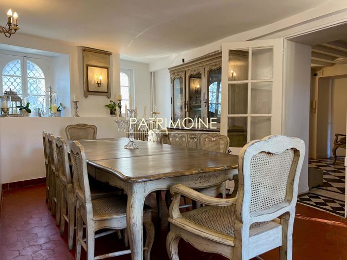 Image No.5-6 Bed Property for sale