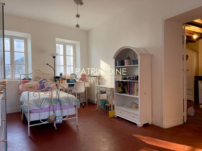 Image No.9-6 Bed Property for sale