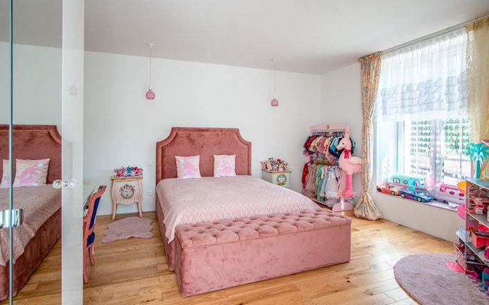 Image No.13-20 Bed Property for sale