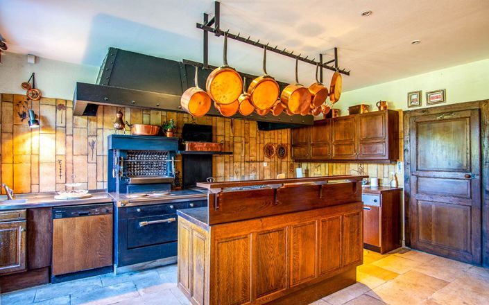 Image No.9-20 Bed Property for sale