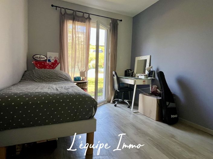 Image No.10-3 Bed House for sale