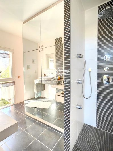 Image No.8-4 Bed House for sale