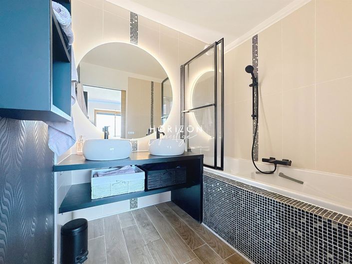 Image No.19-5 Bed Property for sale