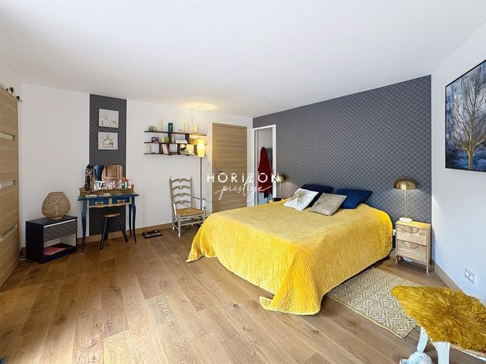 Image No.24-5 Bed Property for sale