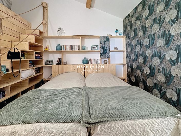 Image No.28-5 Bed Property for sale