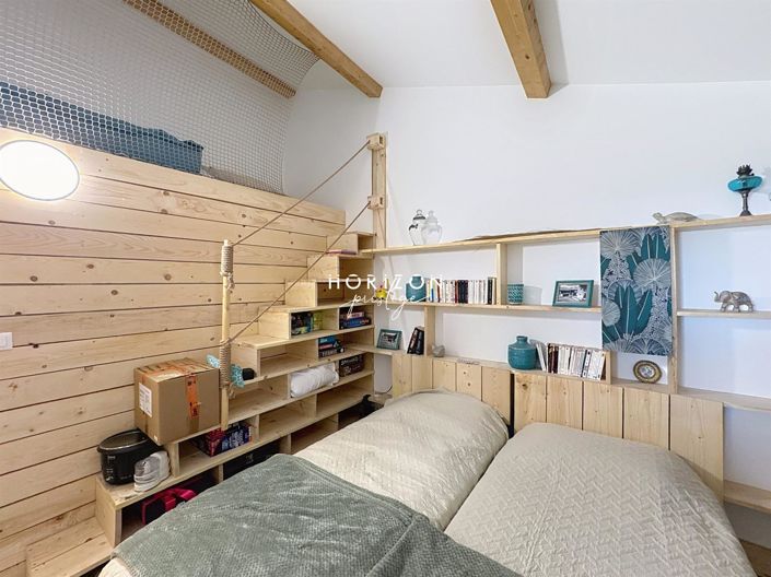 Image No.29-5 Bed Property for sale