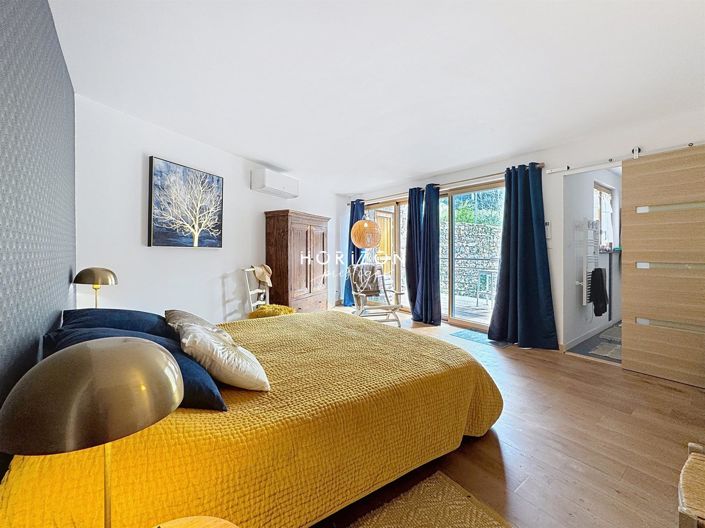 Image No.8-5 Bed Property for sale