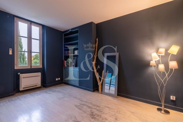 Image No.16-10 Bed House for sale