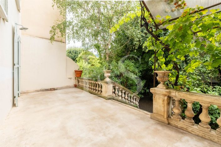 Image No.4-10 Bed House for sale