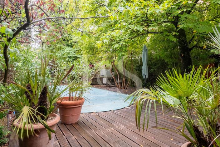 Image No.6-10 Bed House for sale