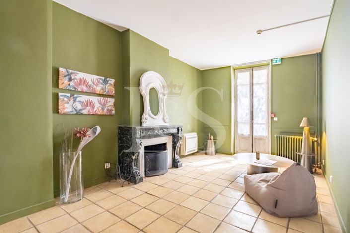 Image No.8-10 Bed House for sale