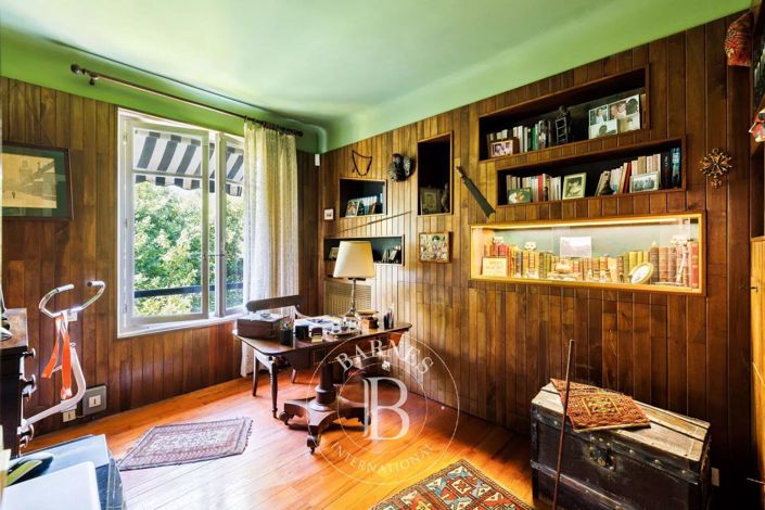 Image No.17-5 Bed House for sale