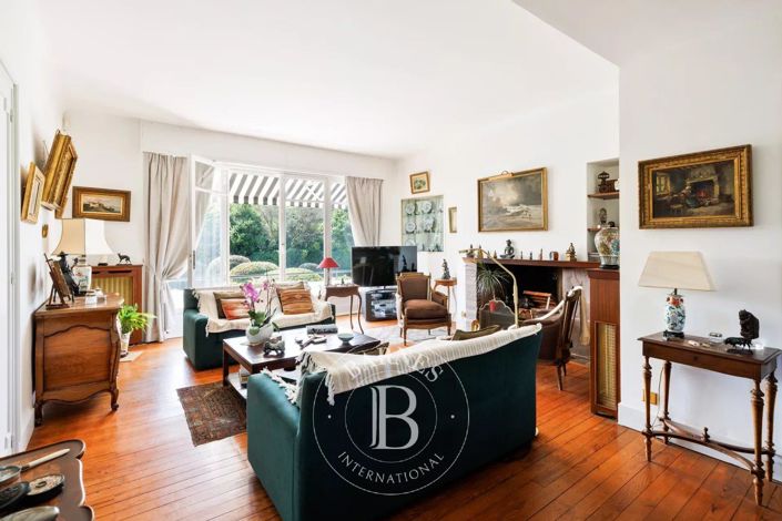 Image No.4-5 Bed House for sale