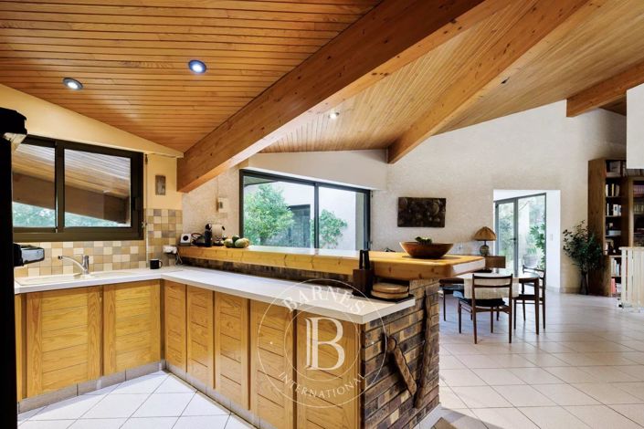 Image No.8-3 Bed House for sale