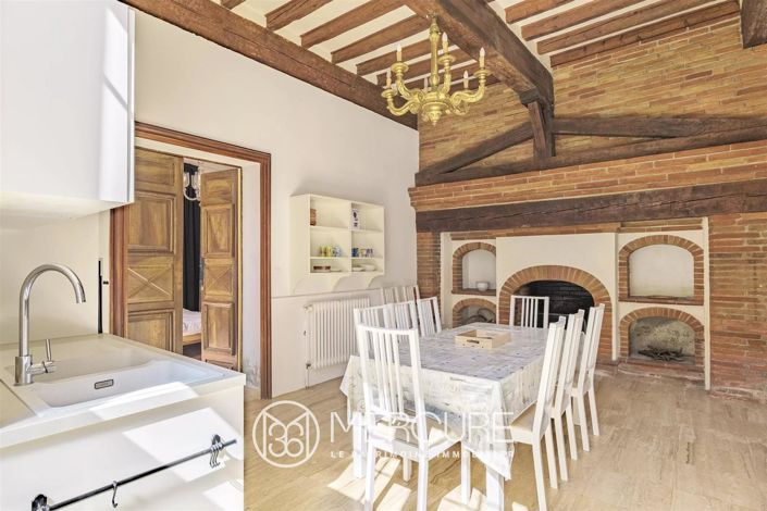 Image No.6-8 Bed House for sale