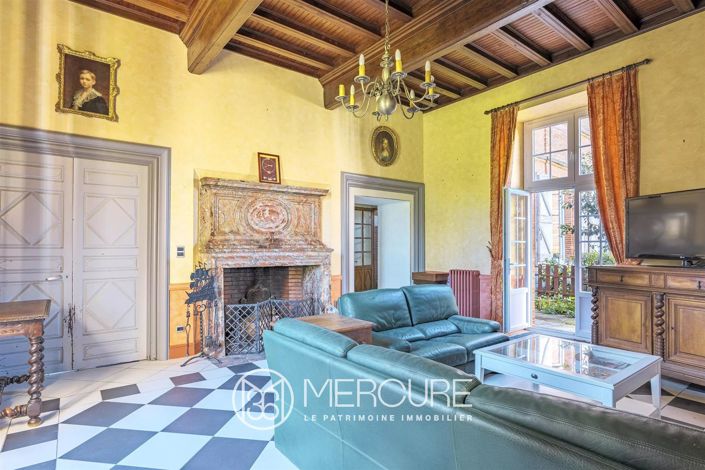 Image No.9-8 Bed House for sale