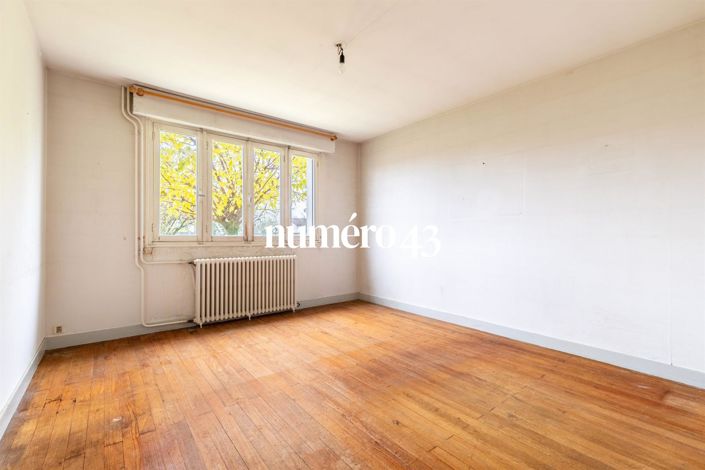 Image No.7-4 Bed House for sale