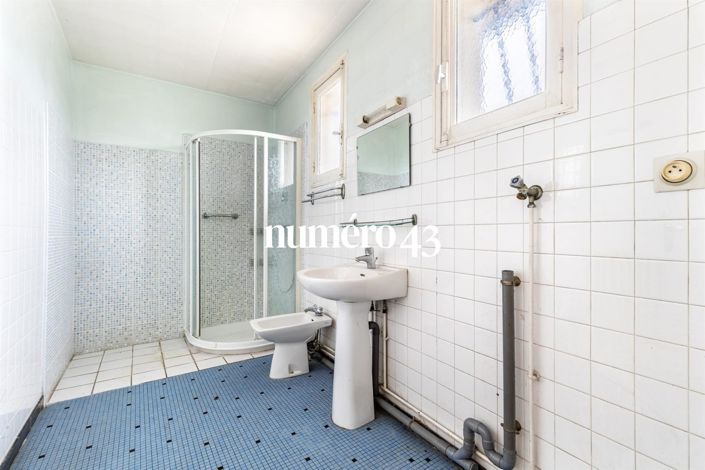 Image No.9-4 Bed House for sale