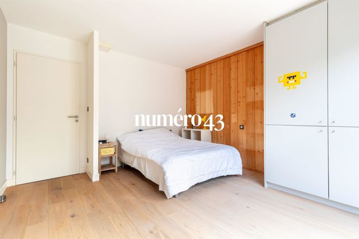 Image No.10-4 Bed Property for sale