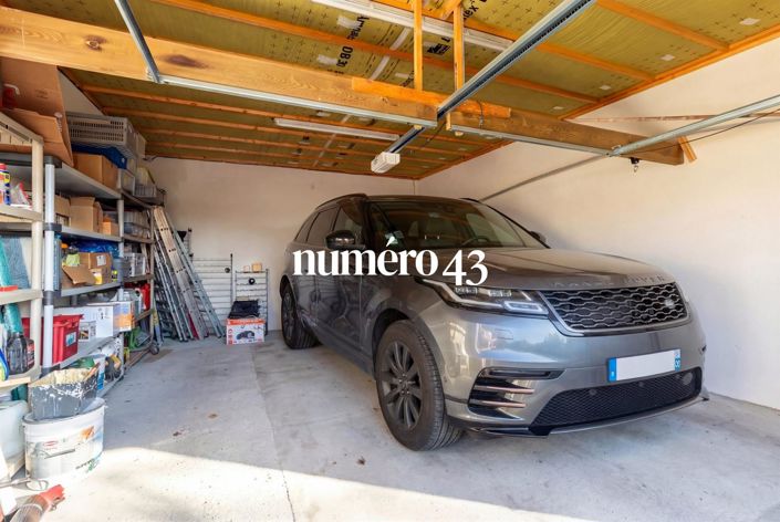 Image No.19-4 Bed Property for sale