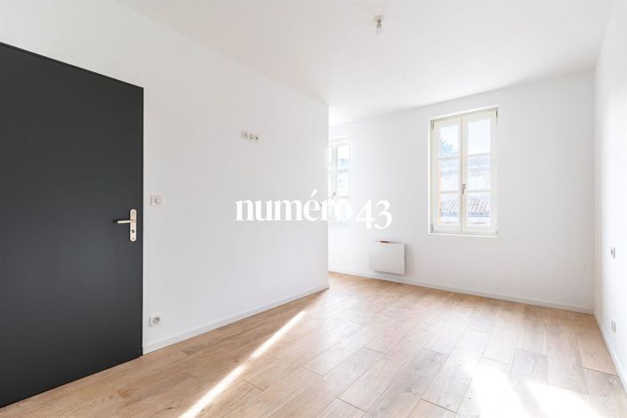 Image No.11-3 Bed Property for sale