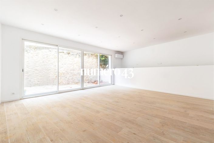 Image No.5-3 Bed Property for sale