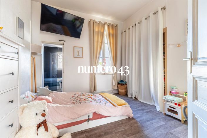 Image No.12-5 Bed House for sale