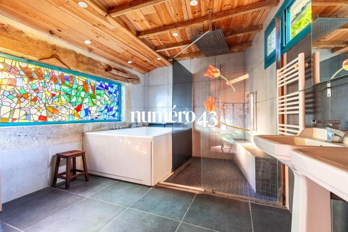 Image No.10-5 Bed House for sale