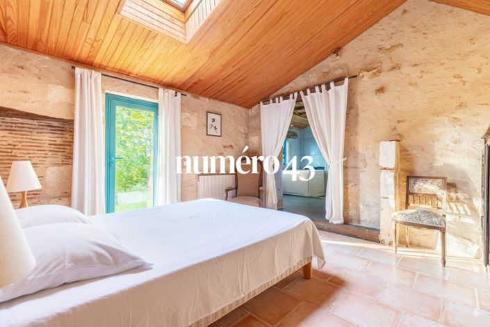 Image No.9-5 Bed House for sale