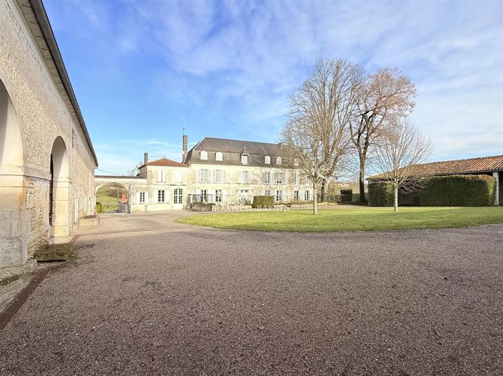 Image No.2-10 Bed House for sale