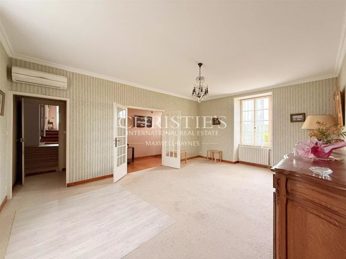 Image No.25-10 Bed House for sale