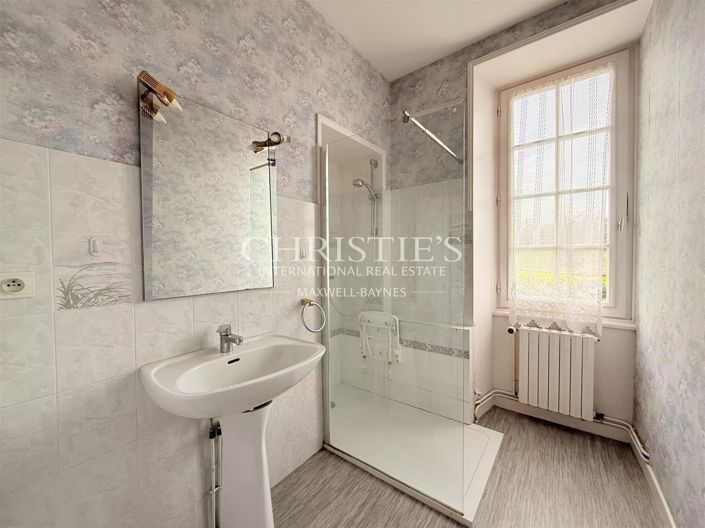 Image No.28-10 Bed House for sale