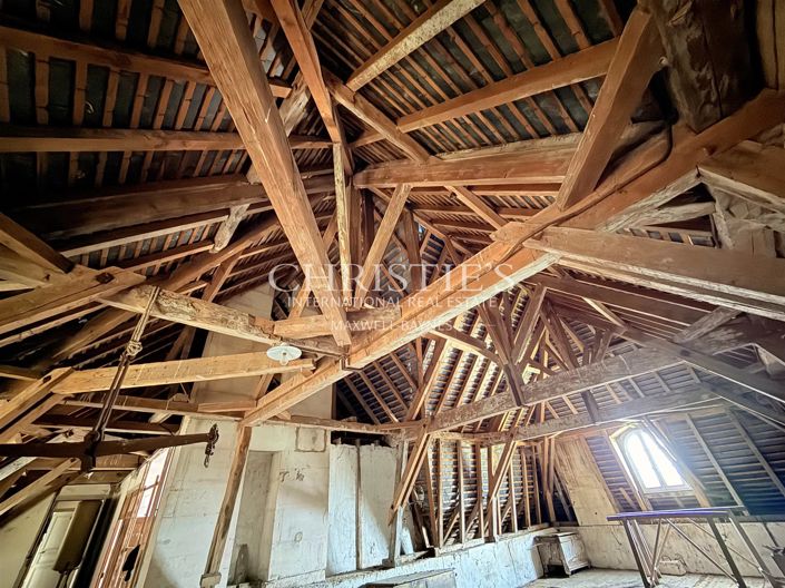 Image No.30-10 Bed House for sale