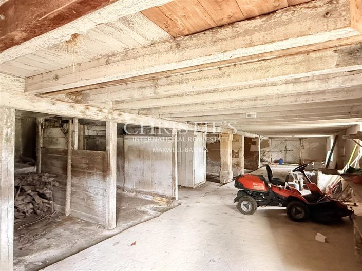 Image No.31-10 Bed House for sale