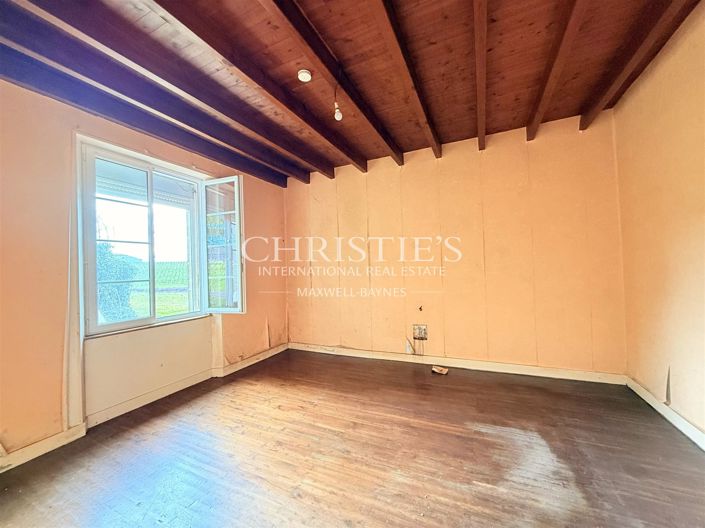 Image No.40-10 Bed House for sale