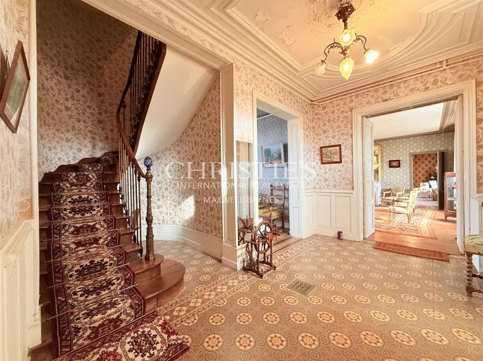 Image No.6-10 Bed House for sale