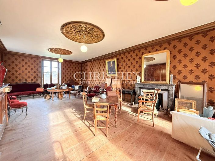 Image No.8-10 Bed House for sale