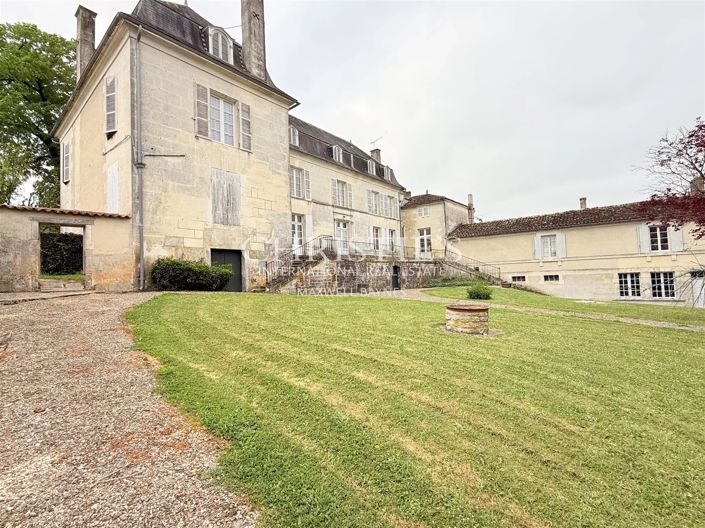 Image No.8-10 Bed House for sale