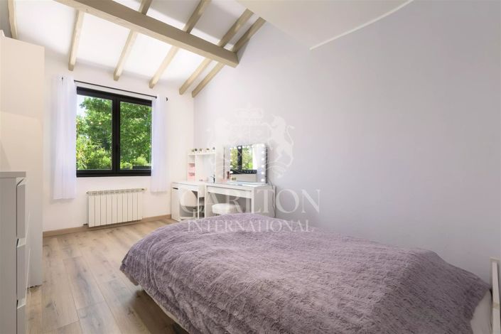 Image No.18-4 Bed House for sale