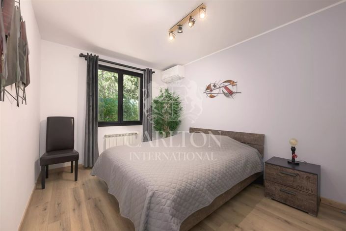 Image No.20-4 Bed House for sale