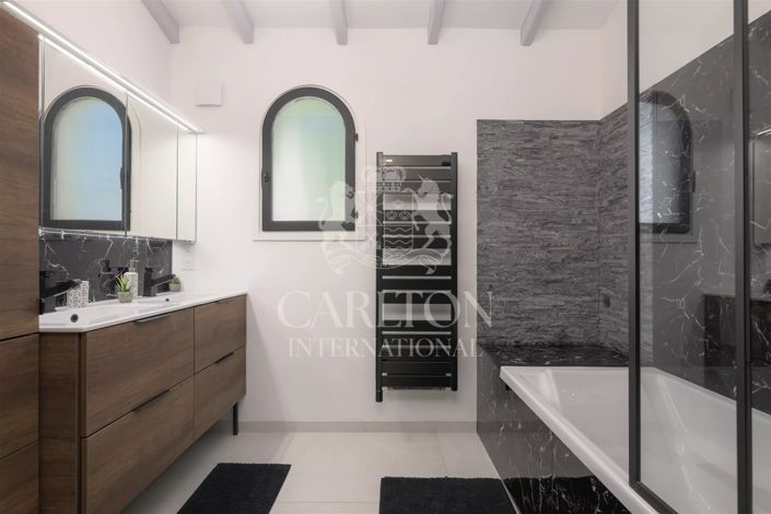 Image No.21-4 Bed House for sale