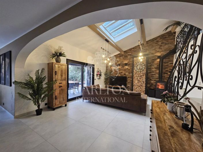 Image No.6-4 Bed House for sale