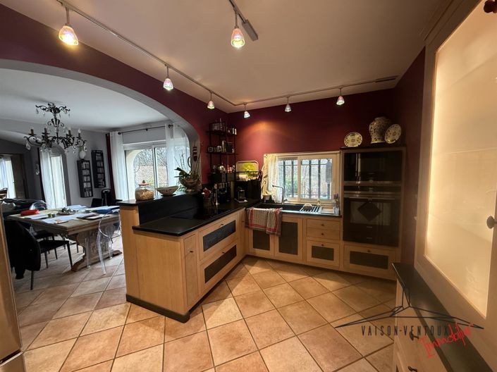 Image No.8-5 Bed House for sale