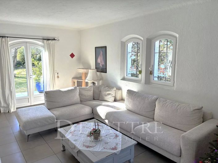 Image No.6-4 Bed House for sale