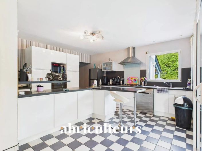 Image No.12-4 Bed House for sale