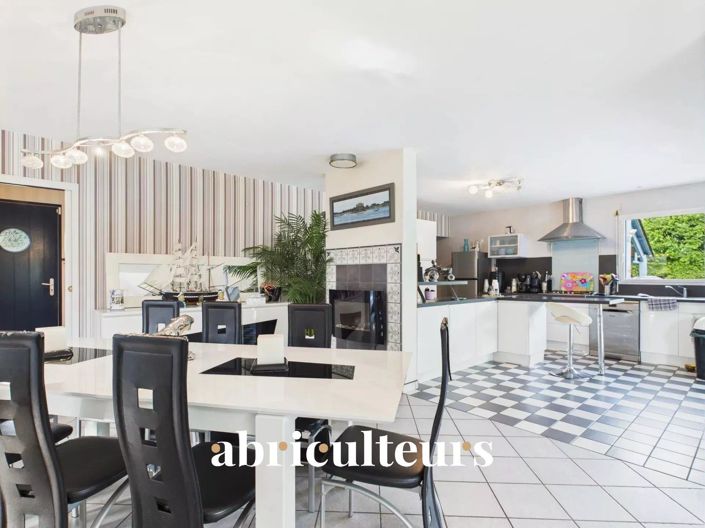 Image No.8-4 Bed House for sale