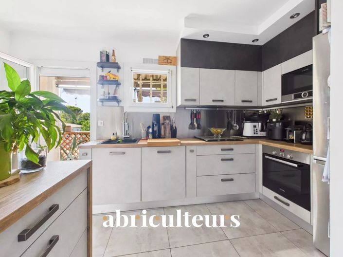 Image No.8-5 Bed House for sale