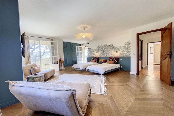 Image No.16-5 Bed House for sale