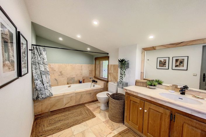 Image No.18-5 Bed House for sale