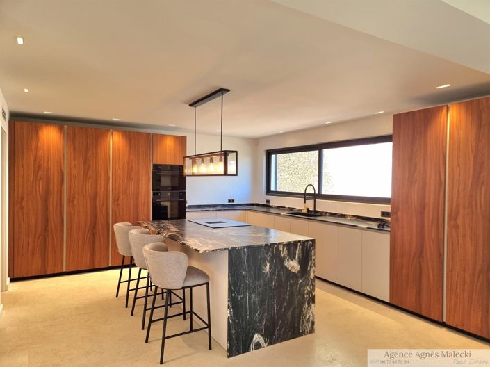 Image No.9-4 Bed House for sale